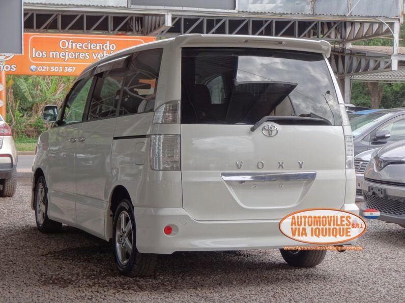 
								TOYOTA VOXY AÑO 2006 full									