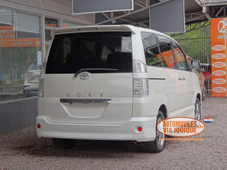 
								TOYOTA VOXY AÑO 2006 full									
